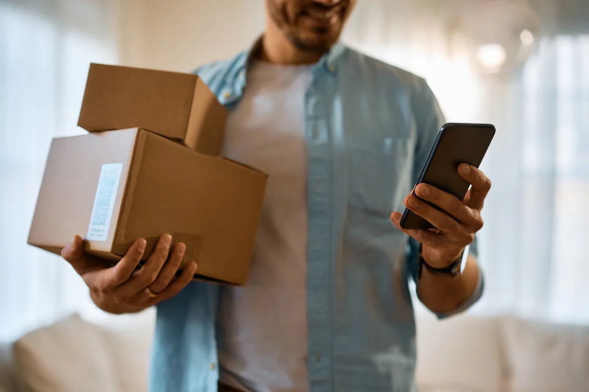 Notification de livraison reçue sur smartphone — notifications de livraison SMS et e-mail